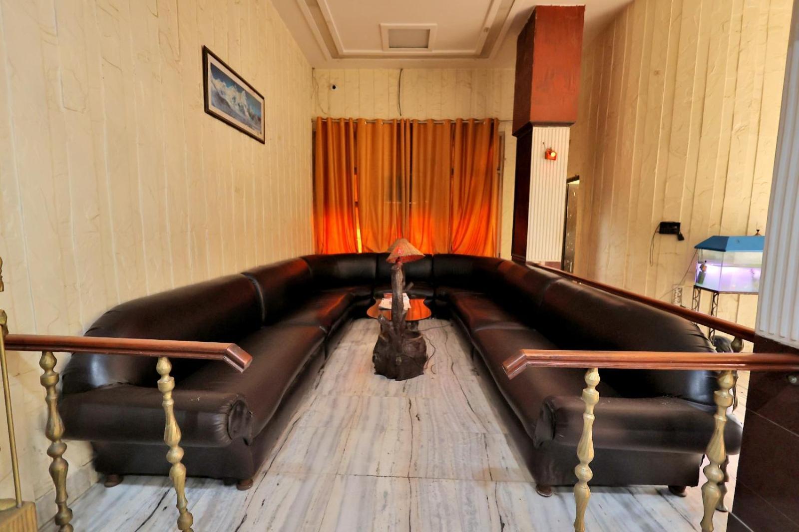 Hotel Paradise Kanpur Esterno foto