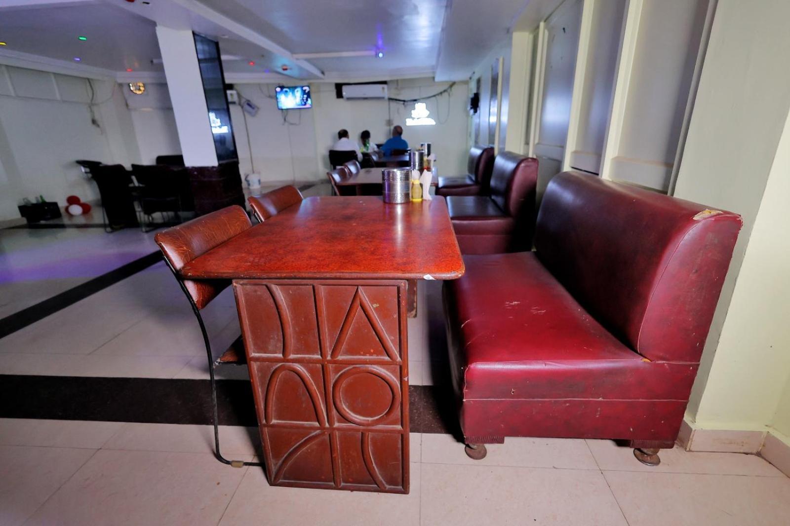 Hotel Paradise Kanpur Esterno foto