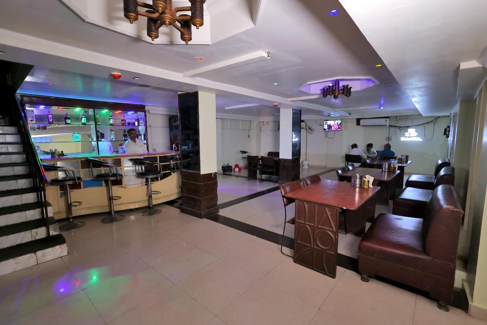 Hotel Paradise Kanpur Esterno foto