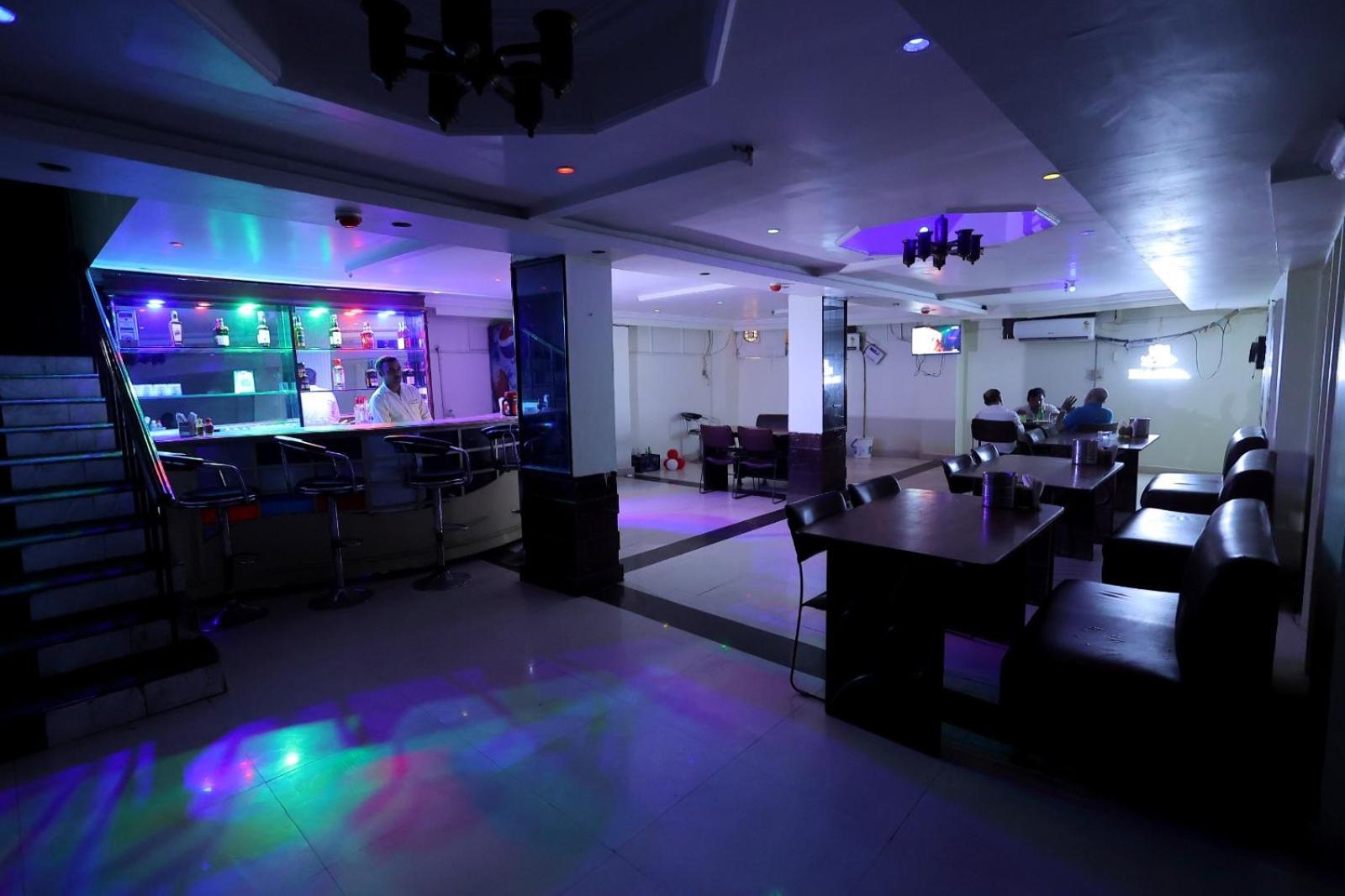 Hotel Paradise Kanpur Esterno foto